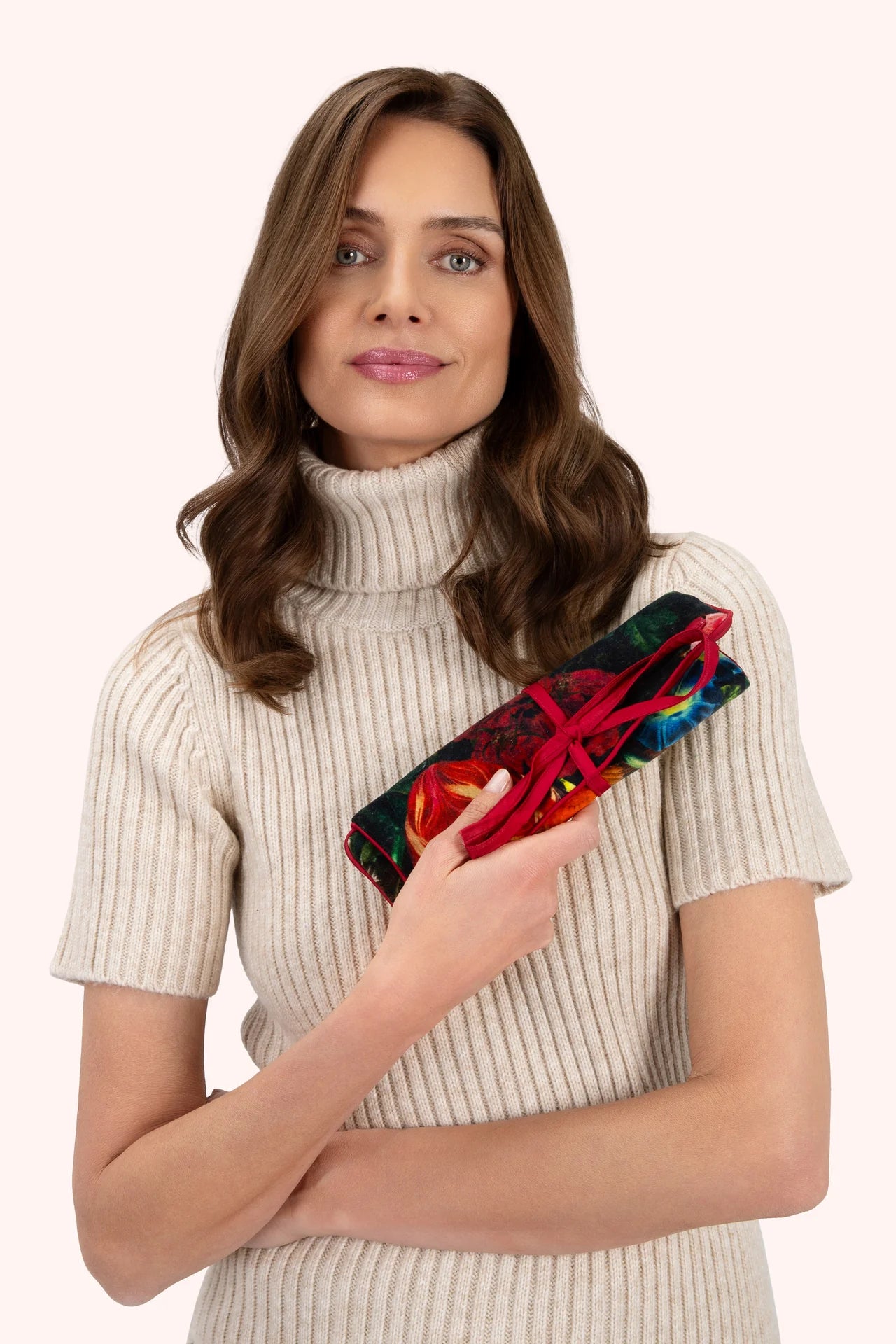 Luxury travel jewelry organizer in chocolate brown with floral pattern, 25x21cm dimensions