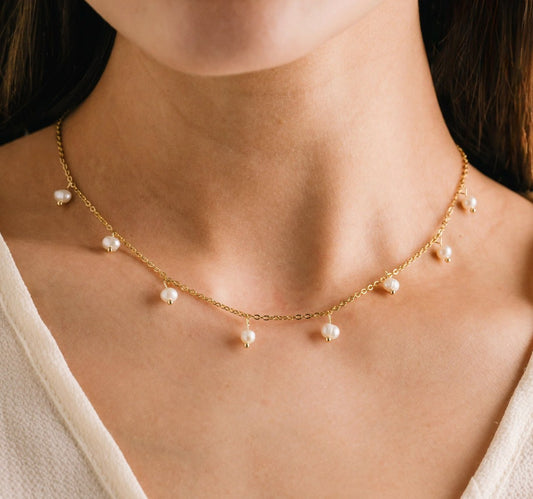 Gold Necklace with pearls