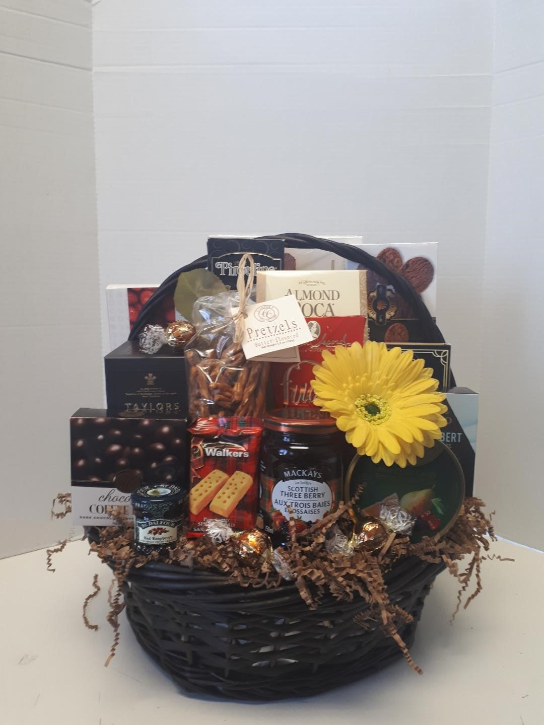 You're the best! Gourmet Gift set in Black Willow Basket